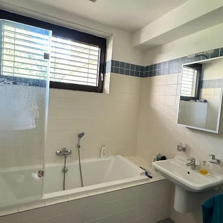 منزل للإقامة Guest House *